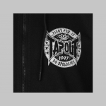 Tapout čierna mikina na zips s kapucou stiahnuteľnou šnúrkami a tlačeným logom vpredu, na chrbáte aj na rukáve, materiál 60%bavlna 40%polyester